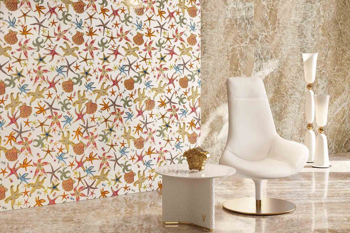 GEMSTONE CRISTALLO MIELE 120X120 120X280 + MANIFESTO TRESOR DE LA MER WHITE 120X280