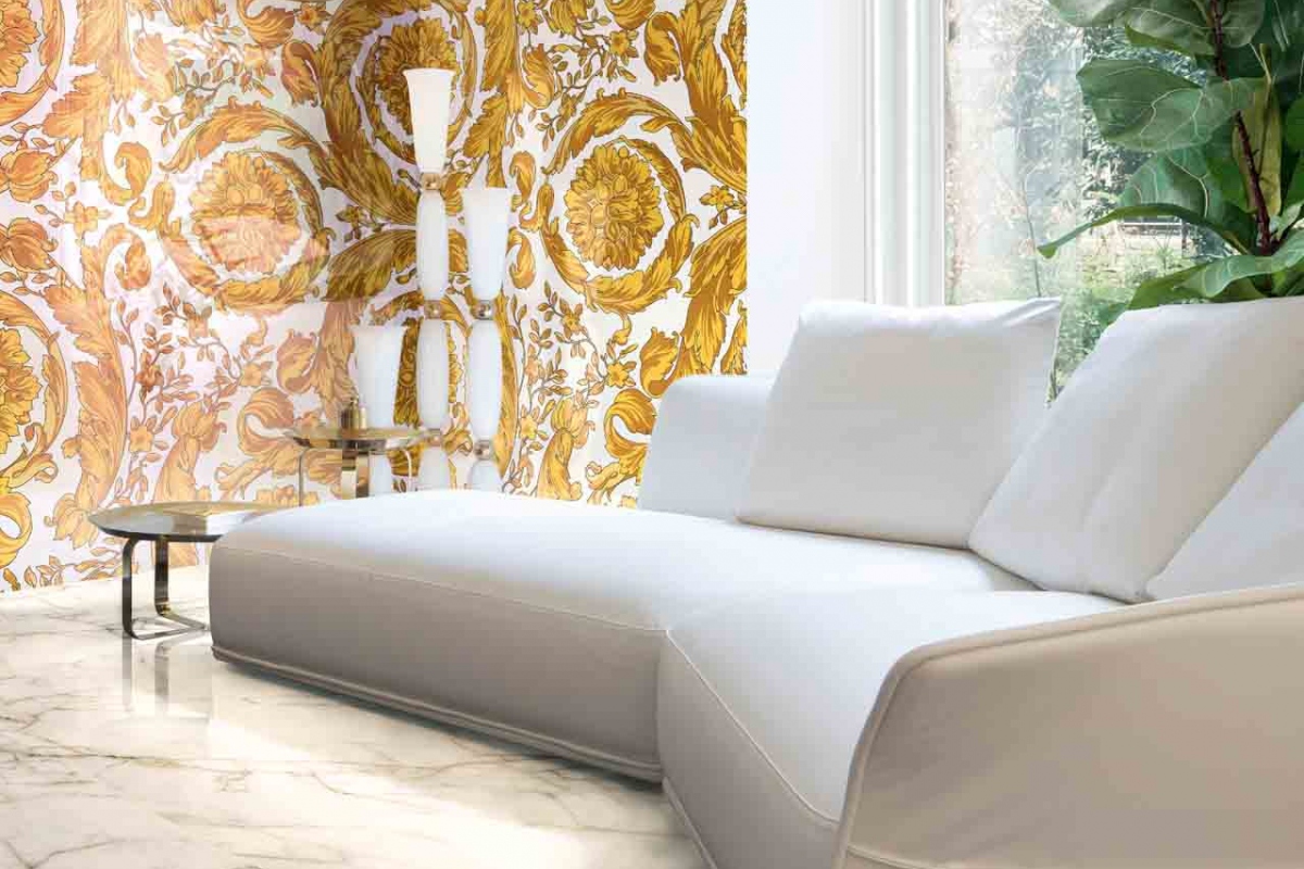 GEMSTONE IMPERIAL CRYSTAL 120X120 + MANIFESTO BAROCCO MAXI WHITE 120X280
