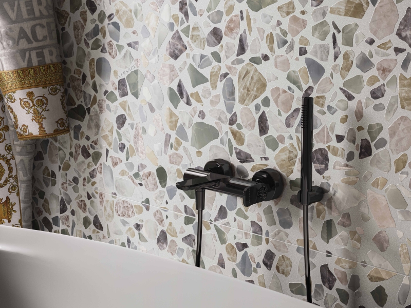Exposed bath mixer with shower set